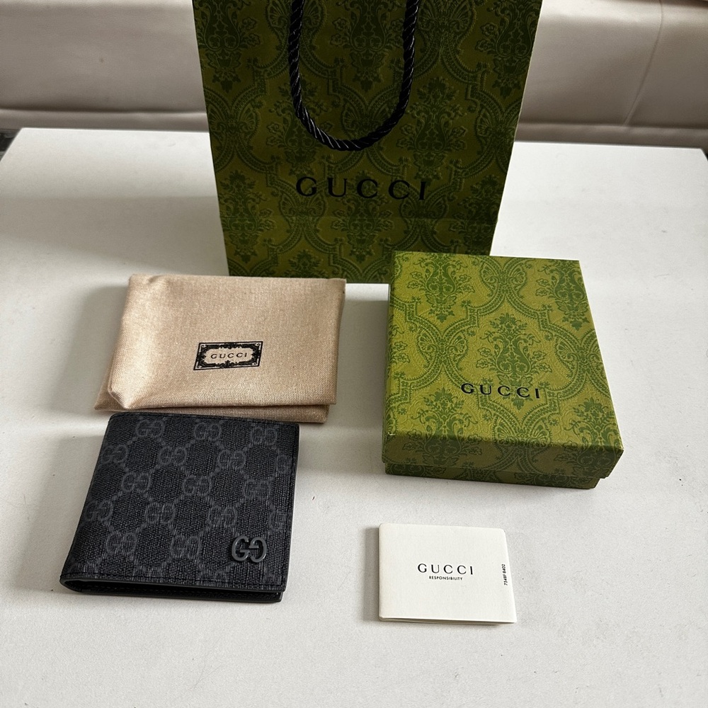 Authentic Gucci Black GG Mens Wallet